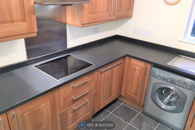 Flat to rent in Swallow Close, Staines-Upon-Thames