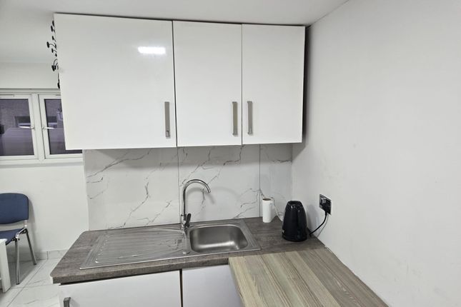 21, Corncastle Road, Luton photo 2