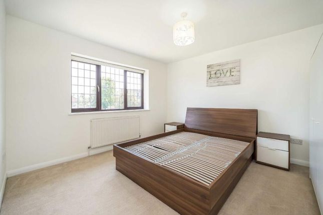 55, Chestnut Grove, Mitcham photo 5