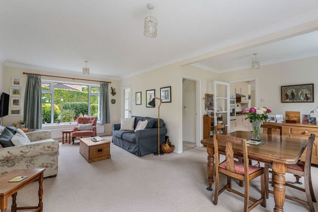 37, West Down, Bookham photo 4