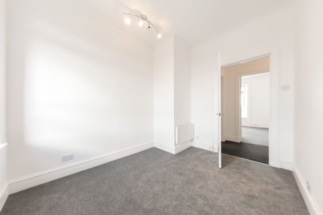 Flat to rent in Clepington Road, Maryfield, Dundee