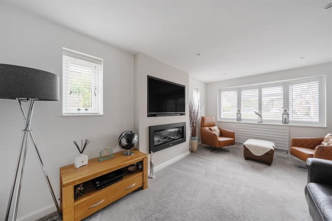 33, Benning Way, Wokingham photo 2