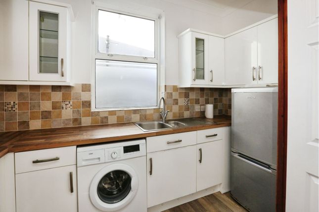 Flat 2, 23 West Road, Southampton photo 3