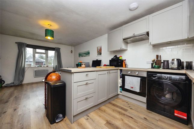 10 Prospect Cottages,, South Road, Ash Vale photo 4
