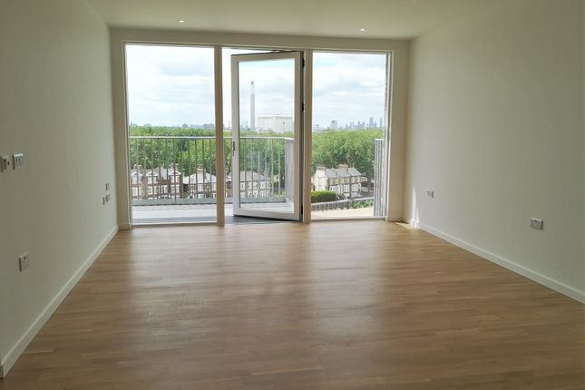 Flat for sale in Kingswood Apartments, 31 Waterline Way, London