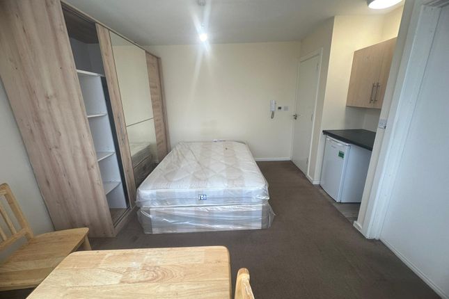 Room to rent in St Pauls Avenue, Kingsbury