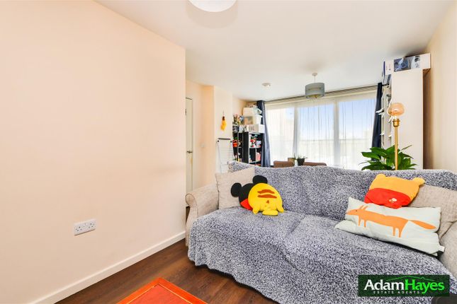 Flat 9 Mercian Lodge, 68 Lankaster Gardens, London photo 4