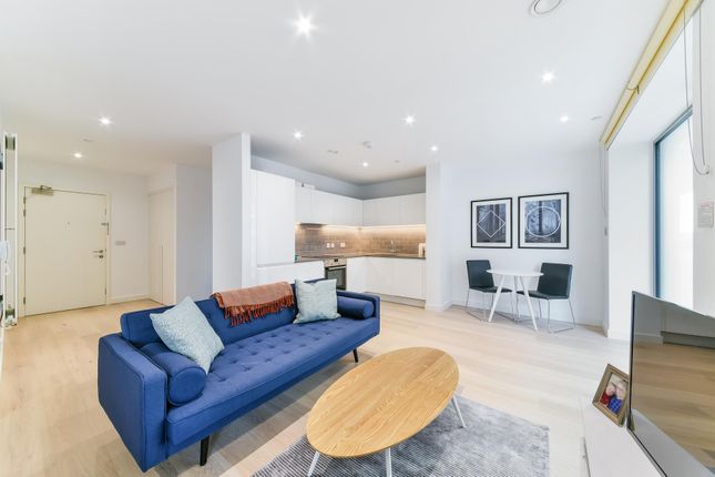 Studio flat on 29 Fairwater House 1, Bonnet Street, London, £325,000