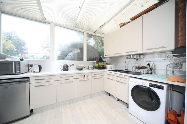 370, Sundon Park Road, Luton photo 4