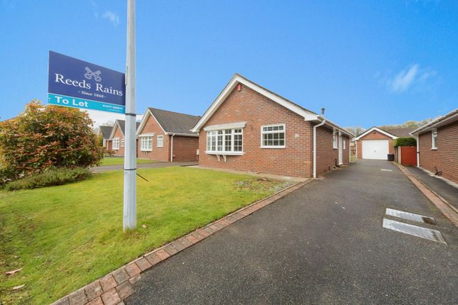 Thumbnail Bungalow to rent in Ravenscroft, Holmes Chapel, Cheshire