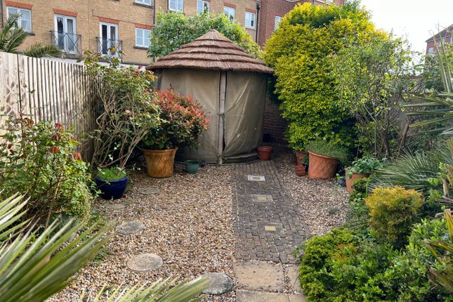 31 Barbuda Quay, Eastbourne, East Sussex photo 2