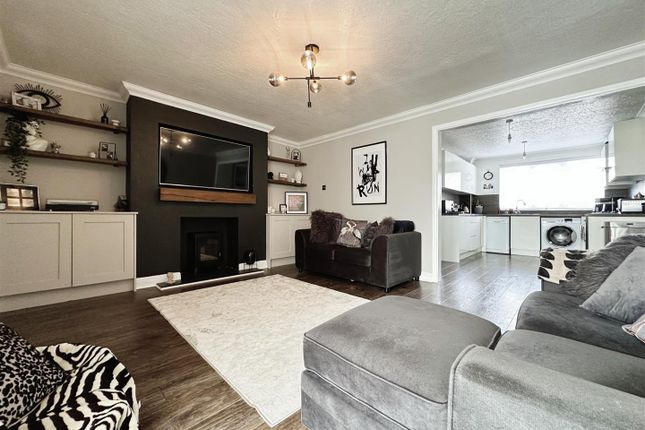 Thumbnail Terraced house for sale in Reigate Close, Hull