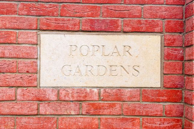 16 Poplar Gardens, Peterborough photo 3