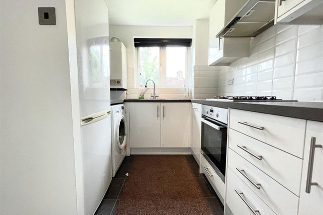Flat to rent in Alexander Court, Victoria Close, Cheshunt