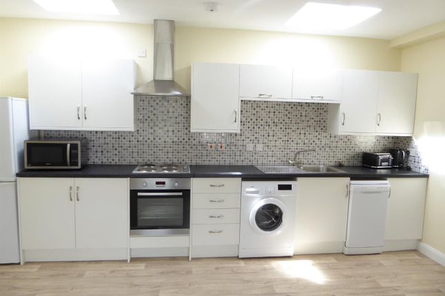 Thumbnail Flat to rent in Woodley Close, Tooting