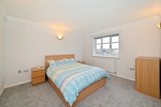 Flat to rent in Artillery House, Barge Lane, Victoria Park