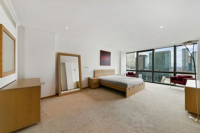 Flat for sale in 1 West India Quay, Canary Wharf, London