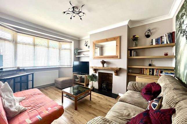 11a, Cheshire Gardens, Chessington photo 2