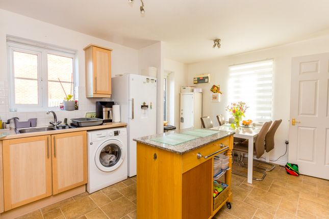 8, School Lane, Higham Ferrers photo 3