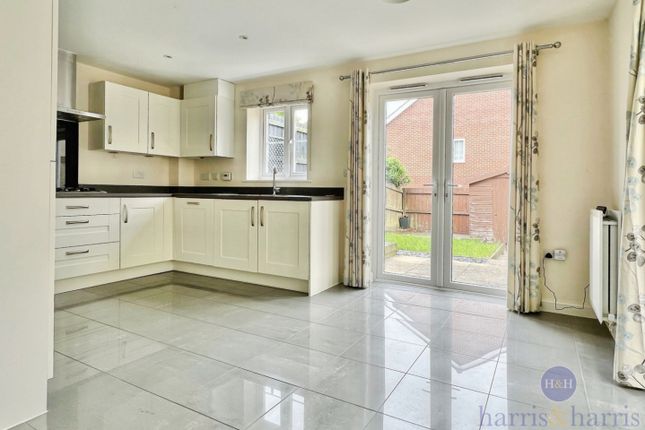 9, Parker Walk, Axminster photo 2