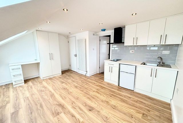 81A, London photo 2