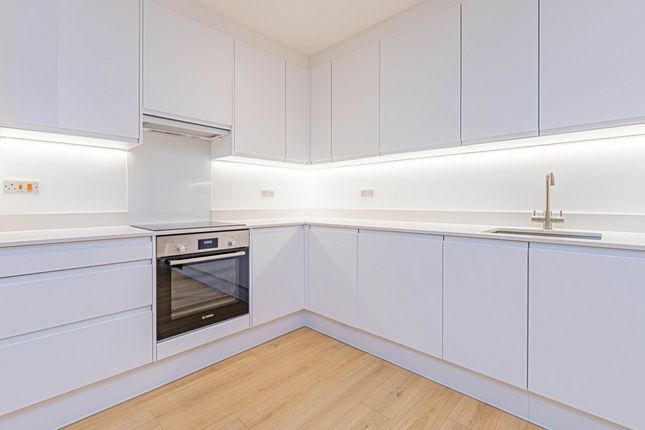 Flat 9, 1E, Inglis Road, London photo 2