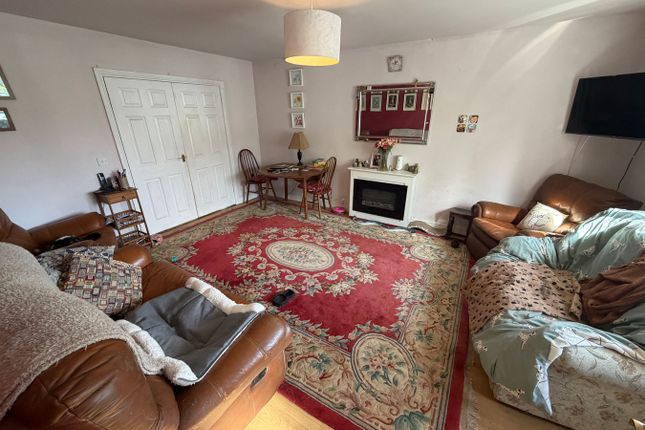 1 Clos Pwll Dwr, Llanfihangel-Ar-Arth, Pencader photo 3
