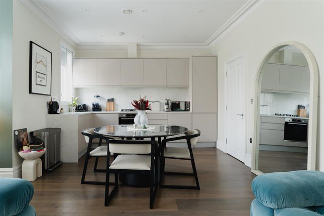 Flat B, 378, Fulham Palace Road, London photo 3