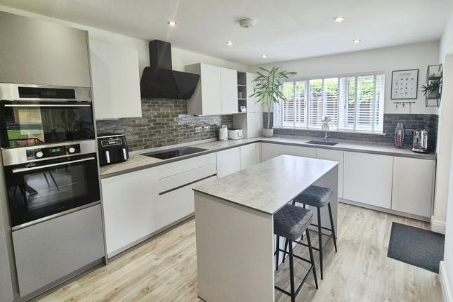 27, Leam Drive, Staffordshire photo 2