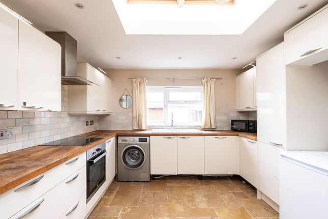 16a, Weston Road, Aylesbury photo 2
