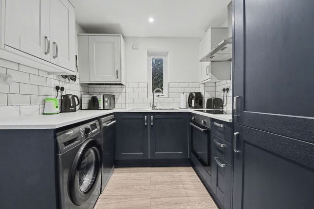 64 Harbourne Gardens, Southampton photo 3