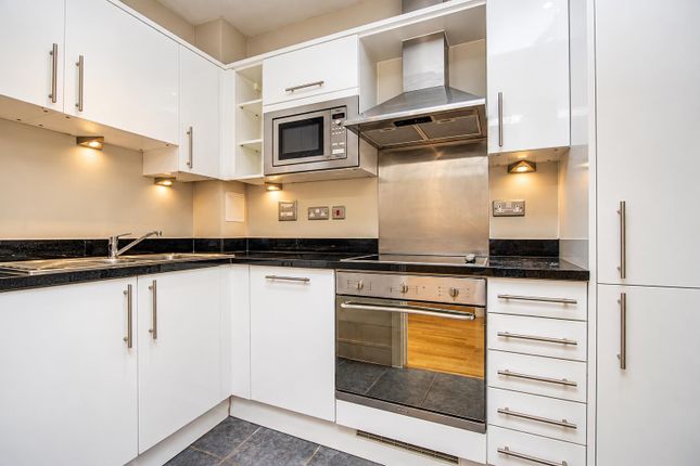 Flat 211, 118, Southwark Bridge Road, London photo 4