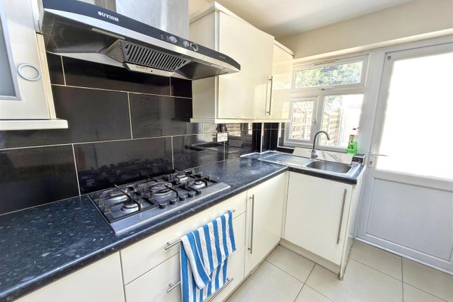 102, Holbrook Road, London photo 4