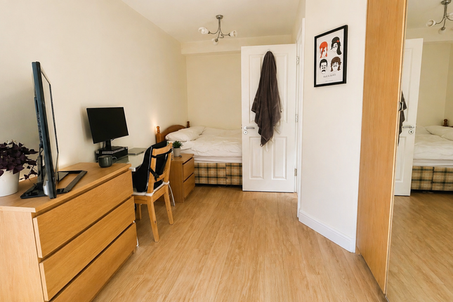 3, Aldershot Road, Guildford photo 4