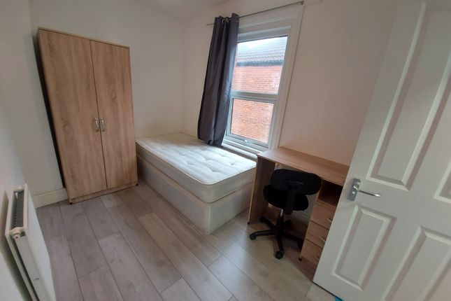 Room to rent in Wilton Avenue, Hampshire