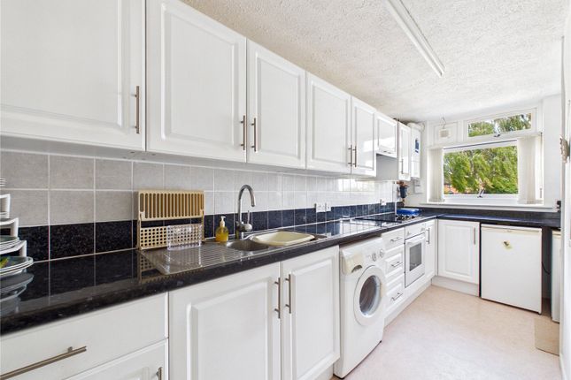 31, Sproughton Court, Ipswich photo 2