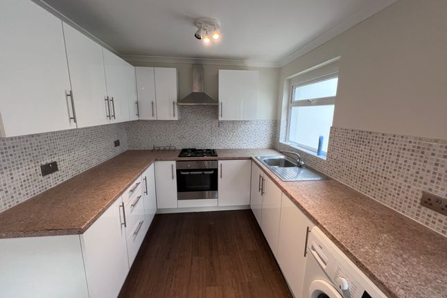 19, Claudeen Close, Southampton photo 2