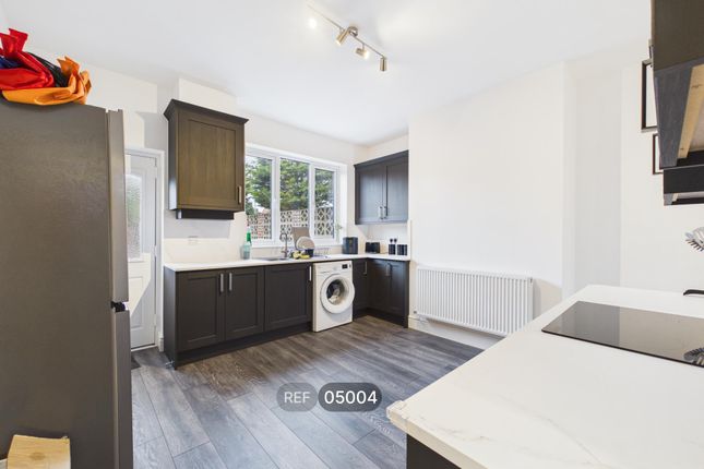 Manor Grove, Castleford photo 2