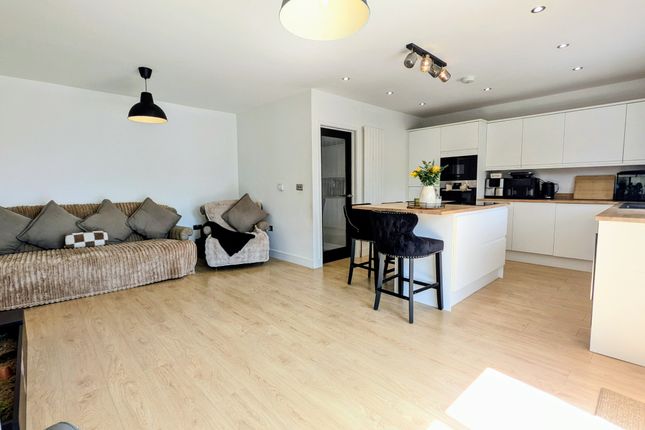 5 Worcester Close, Merthyr Tydfil photo 2