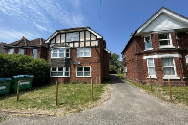 Room to rent in Flat 4 408 Winchester Road, Southampton