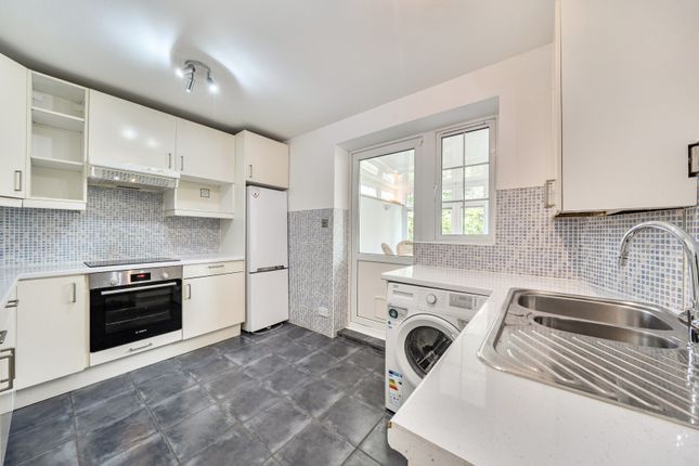 92, Glastonbury Road, Morden photo 3