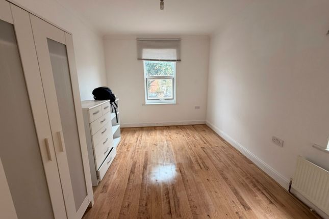 Flat 2 - 311A, Brighton Road, South Croydon photo 3