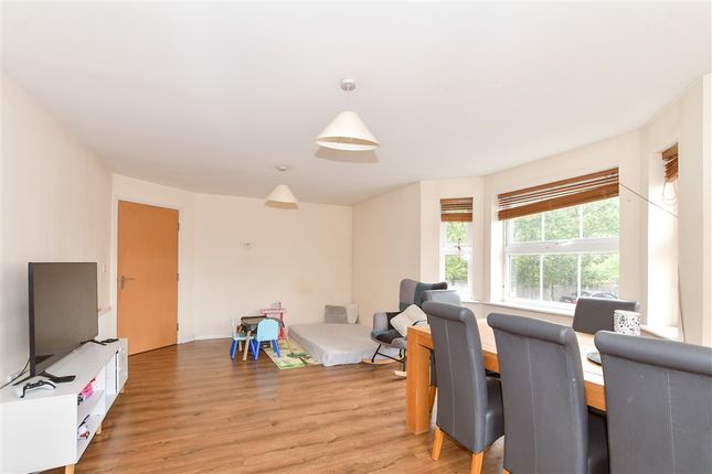 Lucas Close Maidenbower, Crawley photo 3