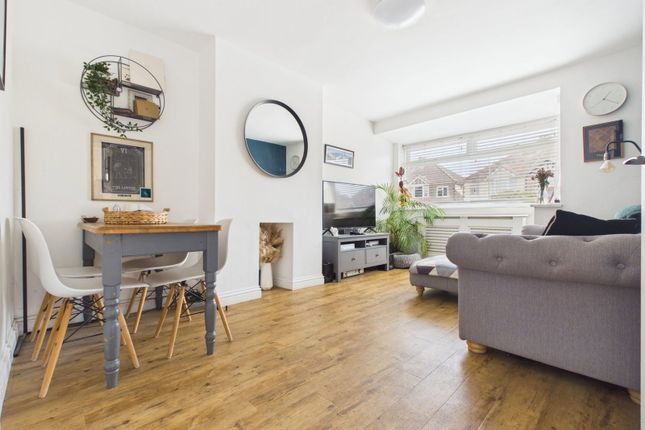 58, Wembley Avenue, Lancing photo 4