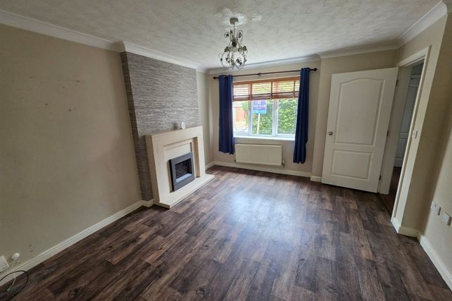 Westfield Court, HUDDERSFIELD photo 3