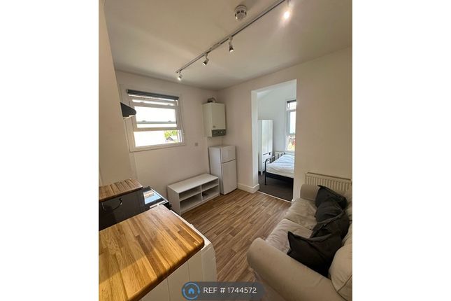 Thumbnail Flat to rent in Abbotsford Avenue, London