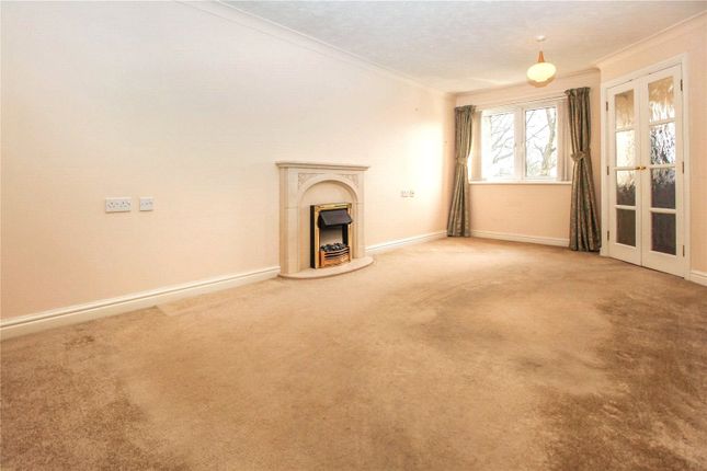 31 Strand Court,, Chingswell Street, Devon photo 2