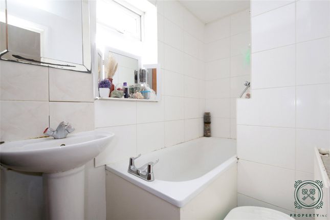 Flat for sale in Falcon Crescent, Enfield
