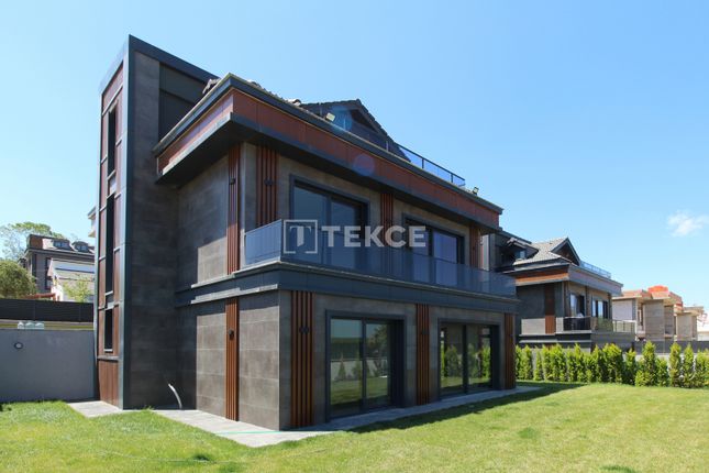 Detached house for sale in Bolluca, Arnavutköy, İstanbul, Türkiye
