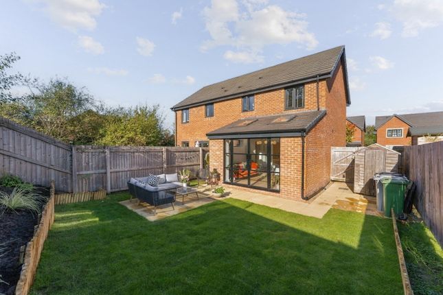 Kestrel Close, Congleton photo 2